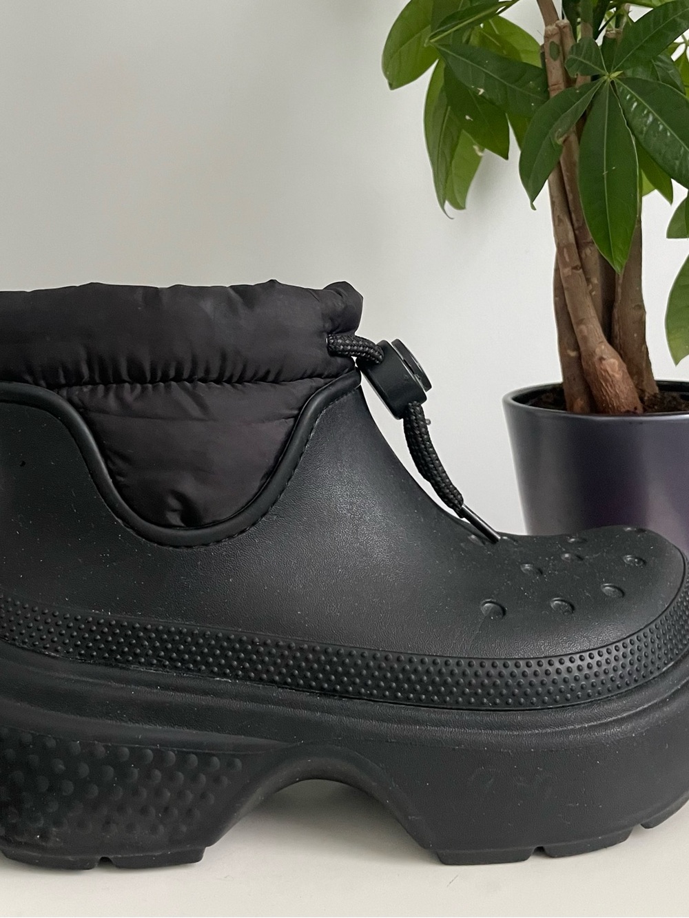 Women Size 10 Crocs Stomp Puff Boot
Black Boots